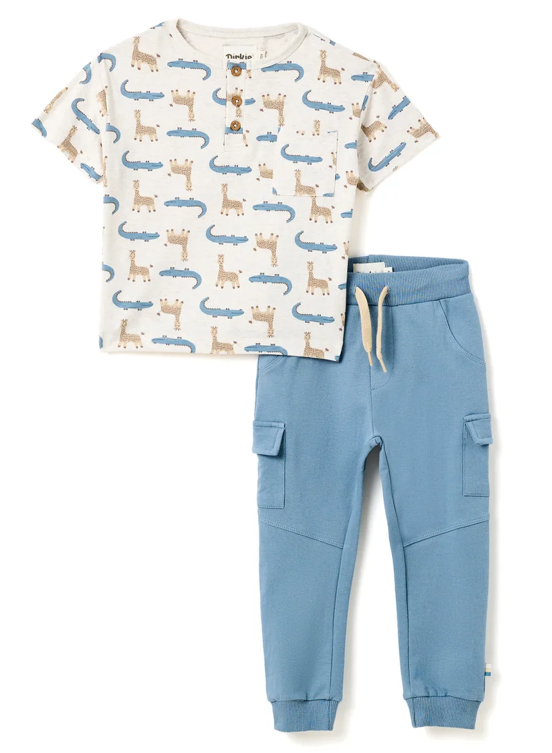 ديركجي طقم ولادي قطعتين مغامرة سفاري تي شيرت هينلي وبنطلون كارجو أزرق